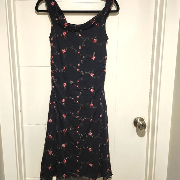 Black Floral Bodycon Midi - Picture 1 of 2